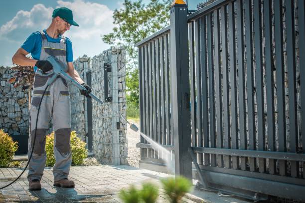 Best Pool Deck Cleaning  in Bakersfield, CA